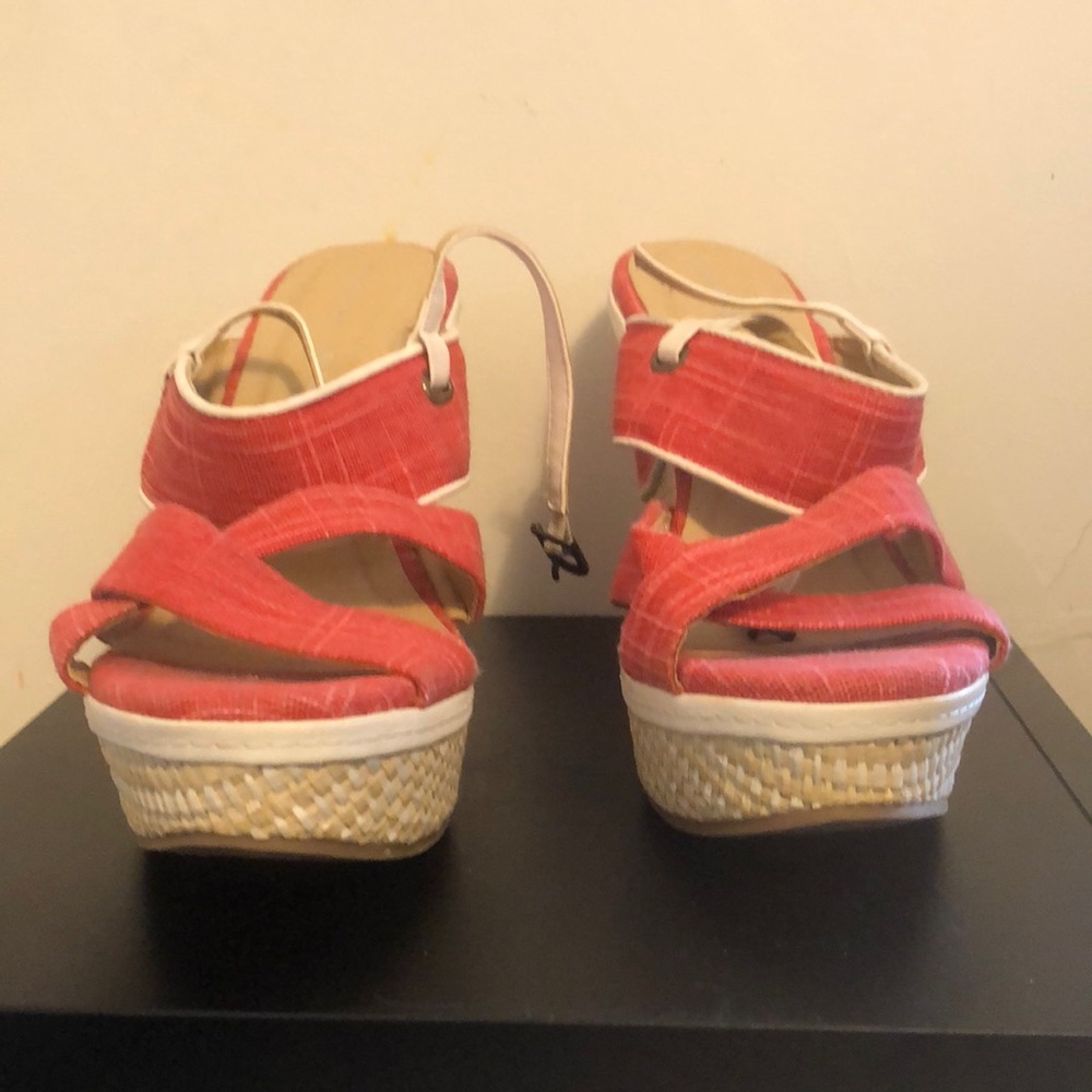 Chinese laundry wedge platform laser cut sandals Sz 9red and white